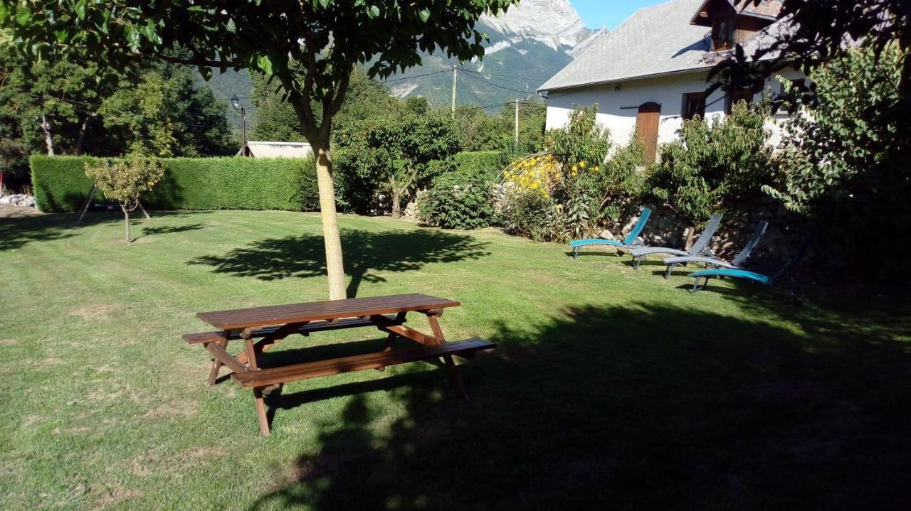 Reflets De Montagnes Сasa de vacaciones Aubessagne