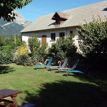 Villa Reflets De Montagnes Aubessagne Exterior foto